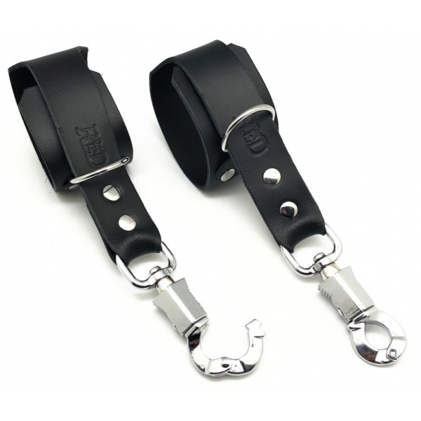 Leather handcuffs with anti-panic safety snap hook