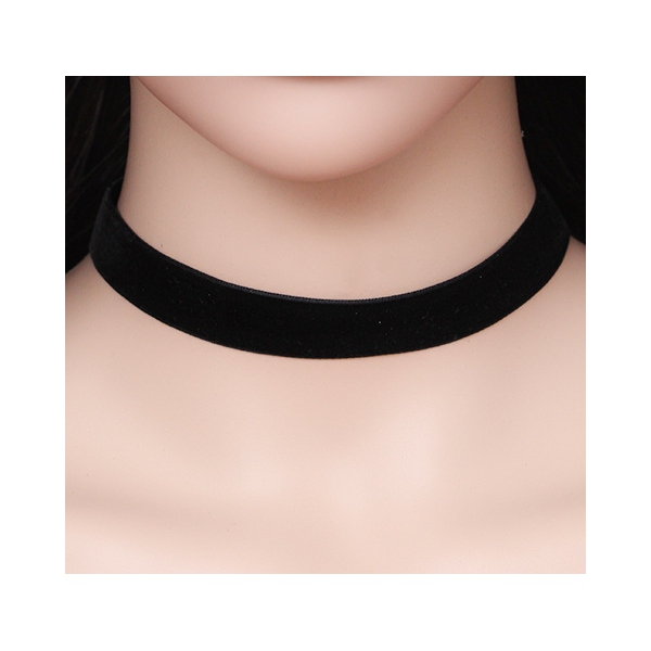 Collar de terciopelo negro