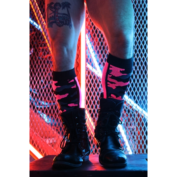 Meias altas Neo Camo Preto-Rosa Neon