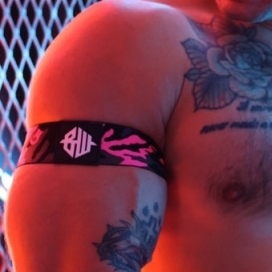 Neo Camo Black-Pink Neon armbands