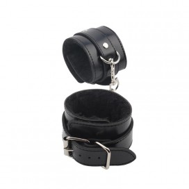 Chisa Novelties Black Handcuffs with Fur