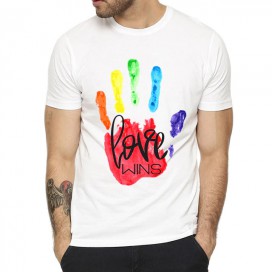 Camiseta blanca con la mano del arco iris